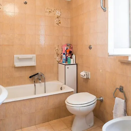 Fuer 7 Personen Ca 130 Qm In Monte San Pietrangeli, Adriakueste Italien Kueste Der Marken Monte San Pietrangeli