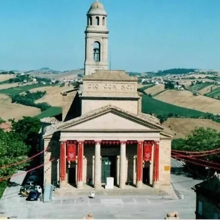 Fuer 7 Personen Ca 130 Qm In Monte San Pietrangeli, Adriakueste Italien Kueste Der Marken *